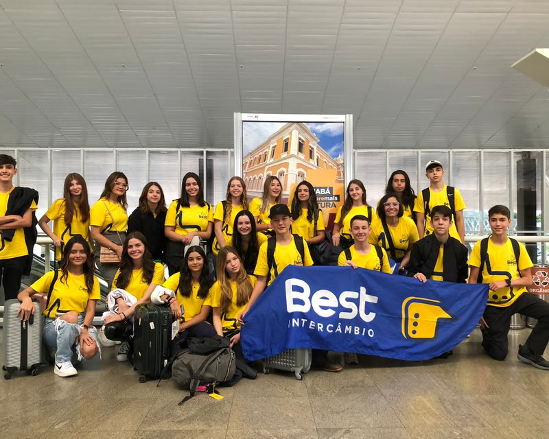 Turma de intercambistas da Best em curso de idiomas no exterior